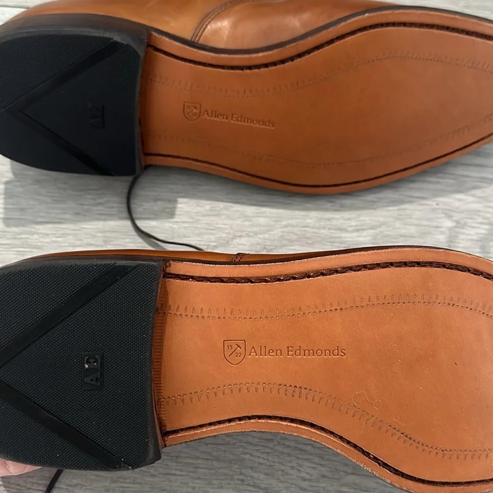 Allen Edmonds Carlyle brown dress shoe. Brand new/never worn. Size 10 - Picture 3 of 4